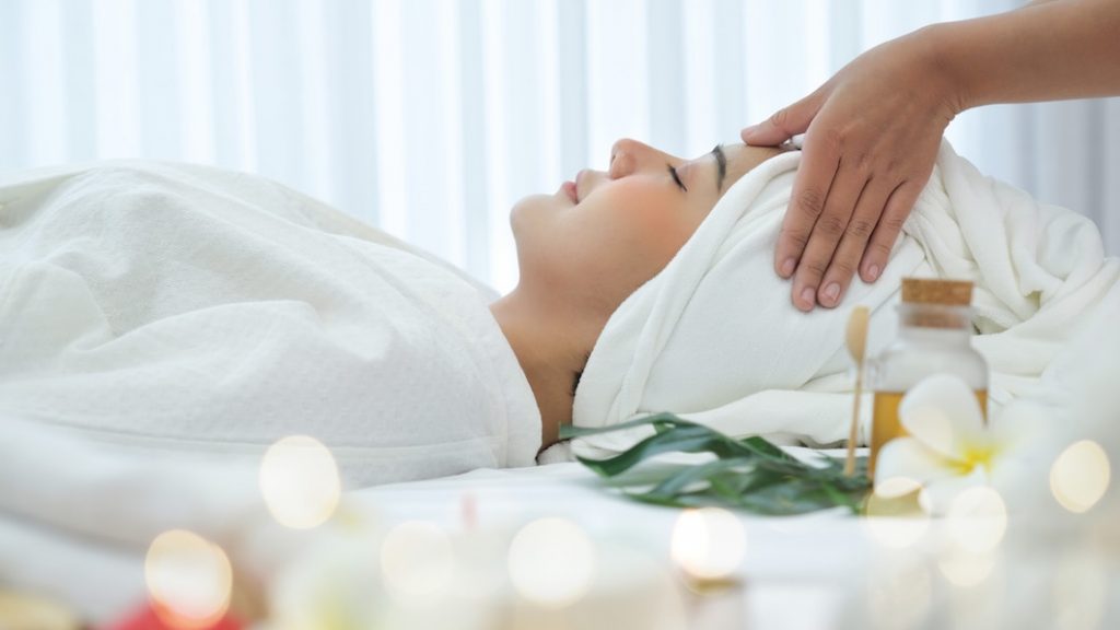 Khăn spa phủ đầu dùng khi massage facial