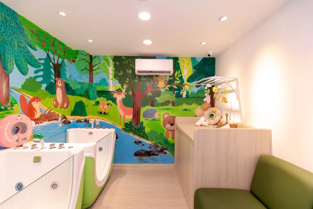 Không gian bơi thủy liệu cho bé tại BON spa