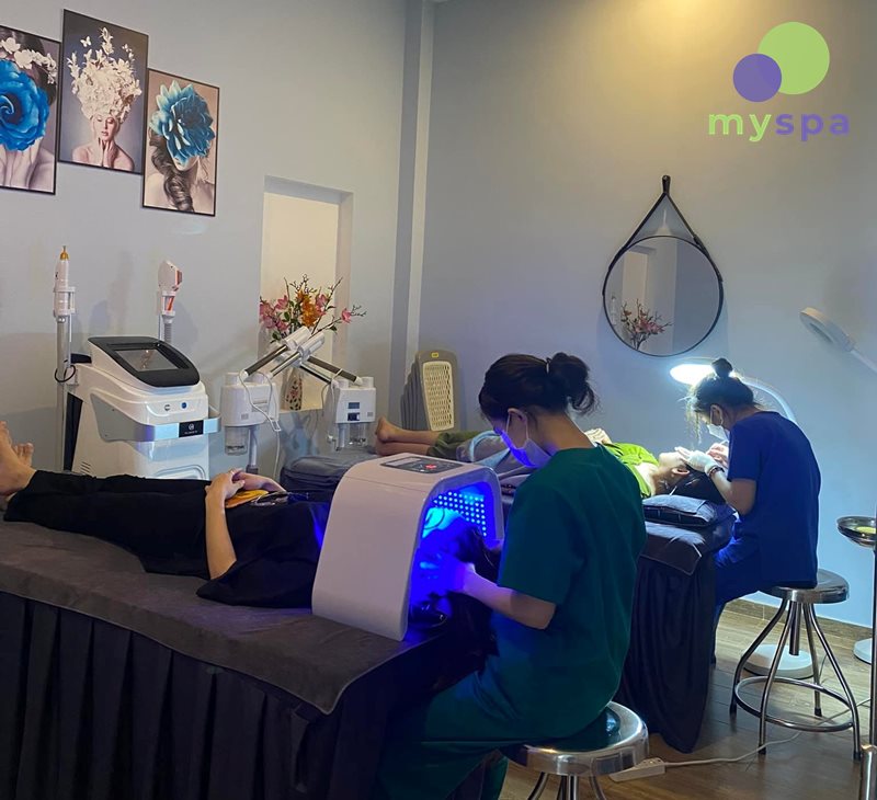 Đội ngũ nhân viên thẩm mỹ viện T-Nose tận tâm với khách hàng