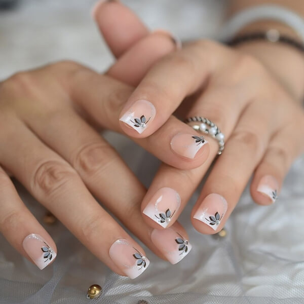 Mẫu nail tiện lợi nơi công sở