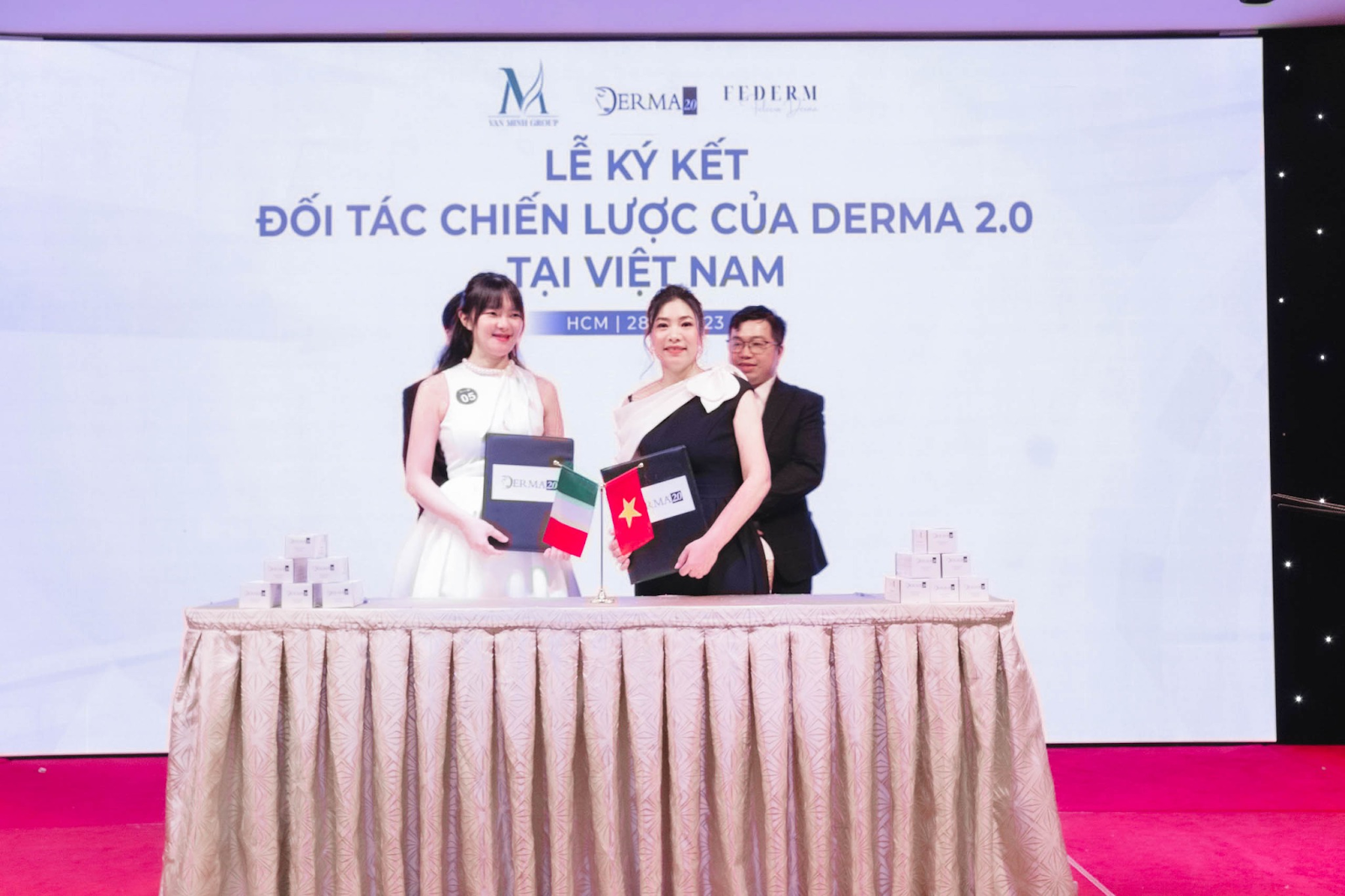 Bác sĩ Thục Đoan đại diện FeDerm Clinic trong Lễ ký kết đối tác chiến lược của Derma 2.0