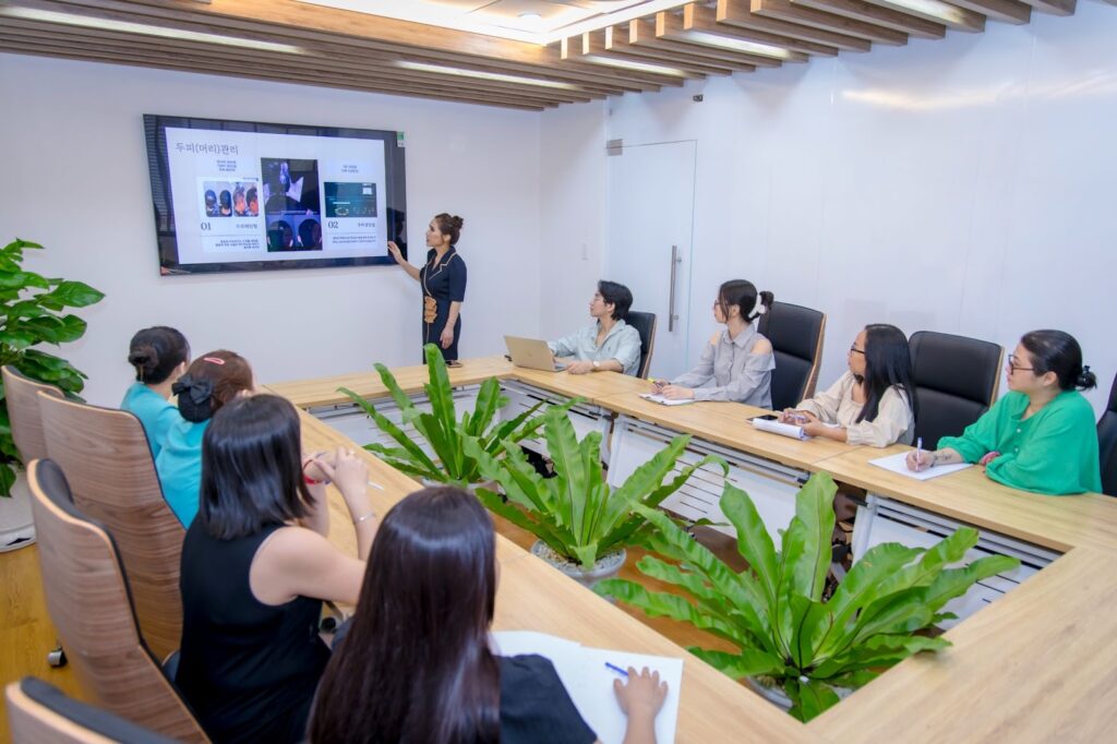 Không gian hiện đại, sang trọng tại KD Lifting được bày trí theo phong cách tối giản