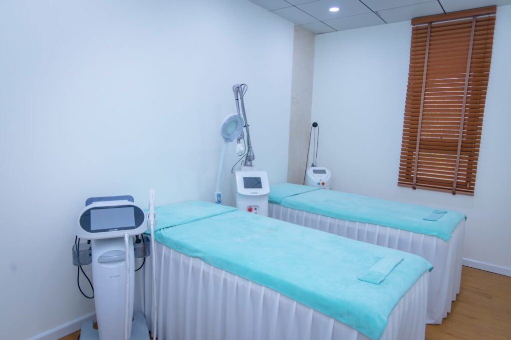 Khu vực phòng chăm sóc daKhu vực phòng laserKhu vực phòng tiểu phẫu